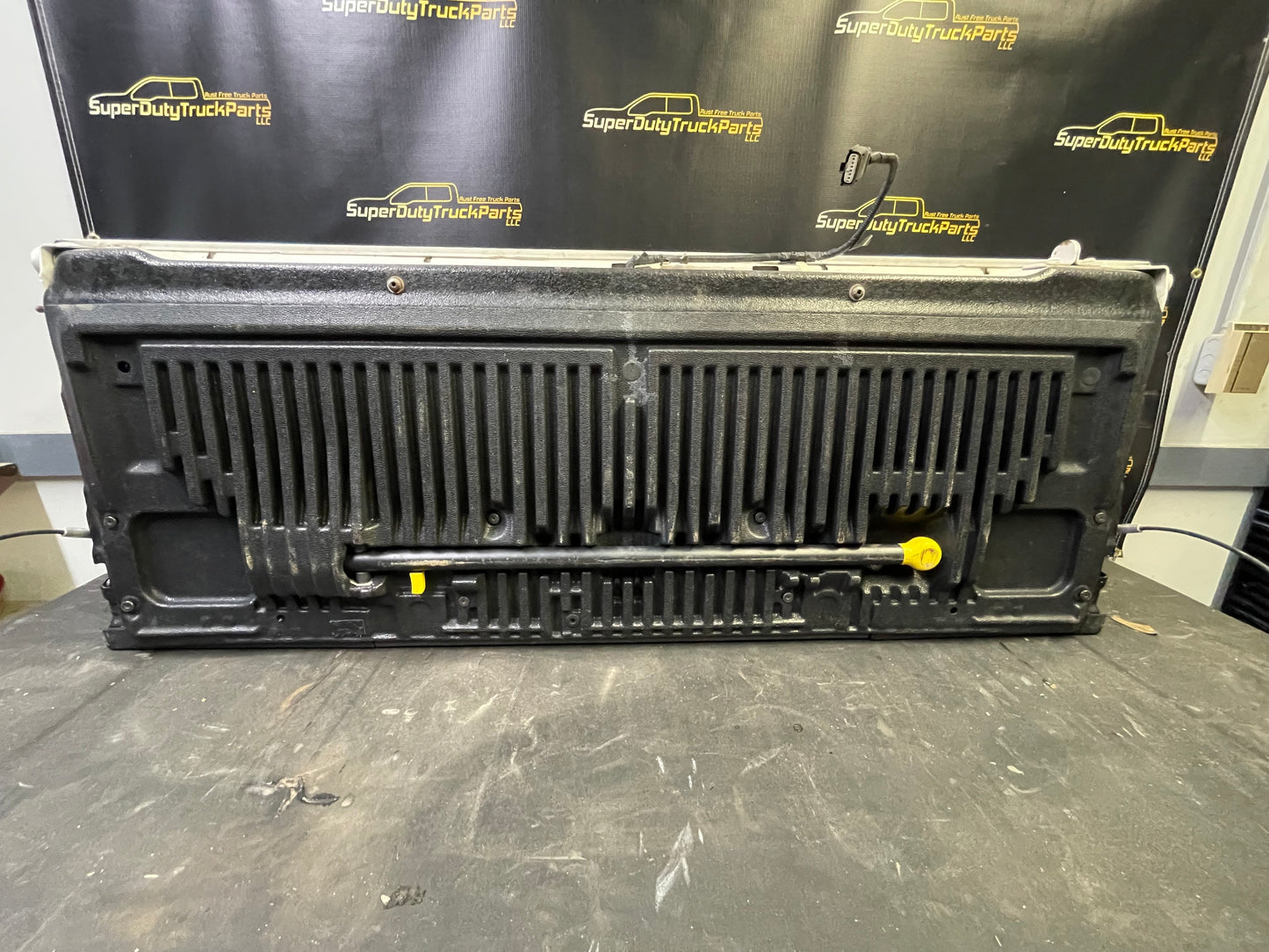 2013-2016 Superduty Platinum Tailgate Pearl White UG #12606