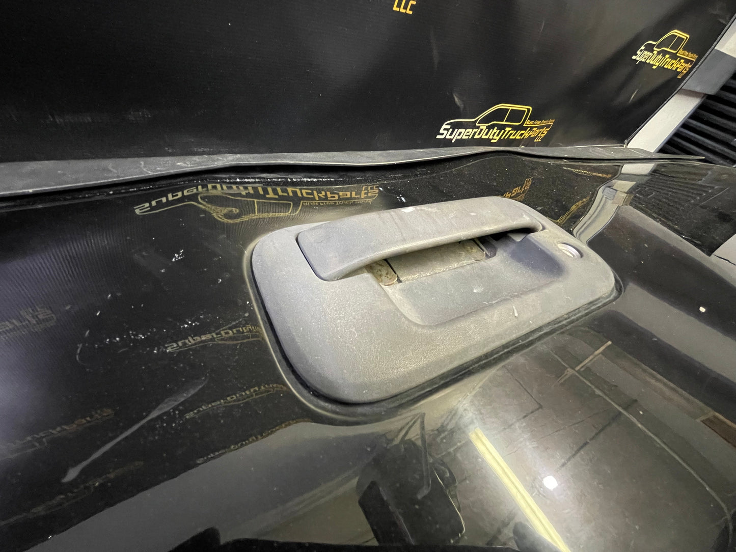 08-10 Superduty Tailgate no step no camera (fits 11-16) color UD