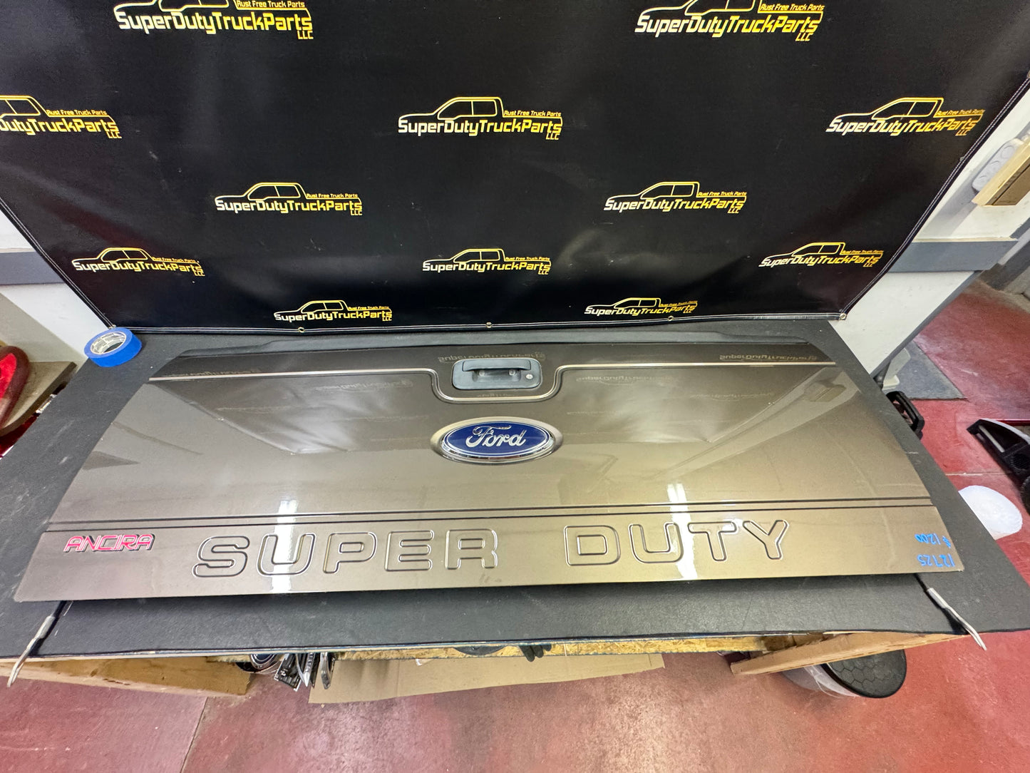 11-16 Superduty Tailgate no step no camera