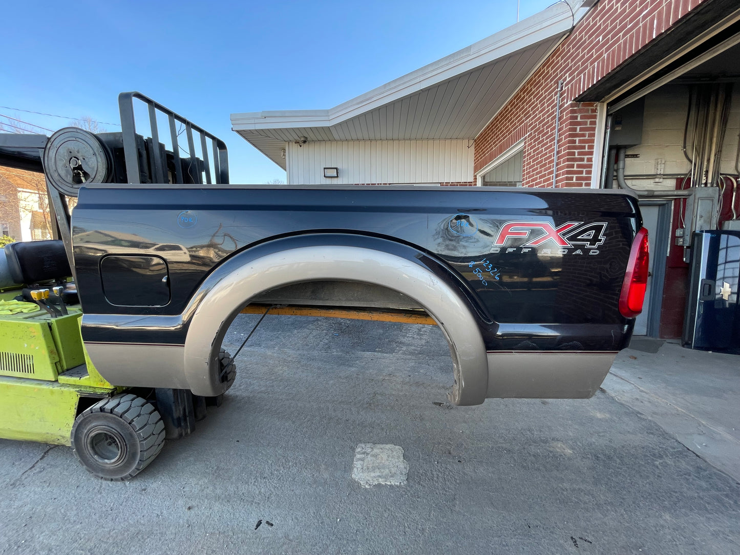 2011-2016 Superduty 6’9” Tuxedo black/ adobe UH/LQ #12326