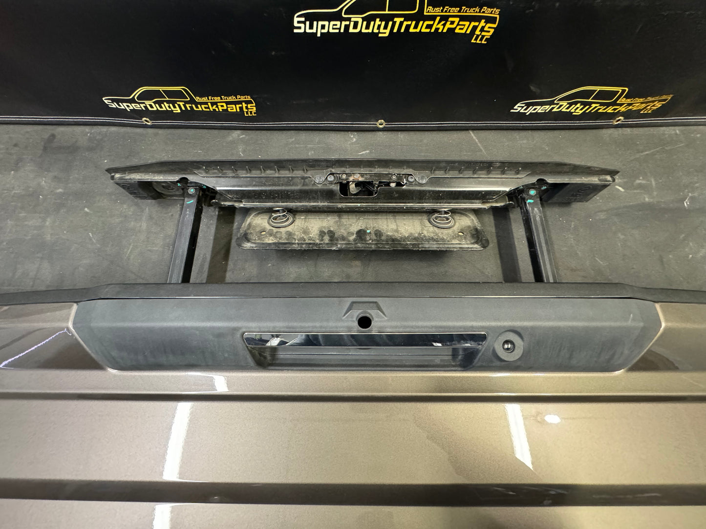 2017-2019 Superduty Tailgate- step, camera, hitch illumination, power release