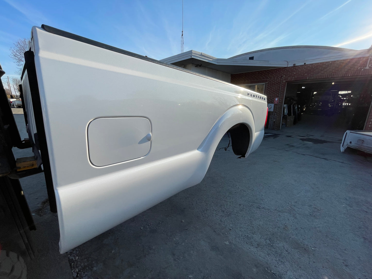 2011-2016 Superduty 8’ bed pearl white UG #12613