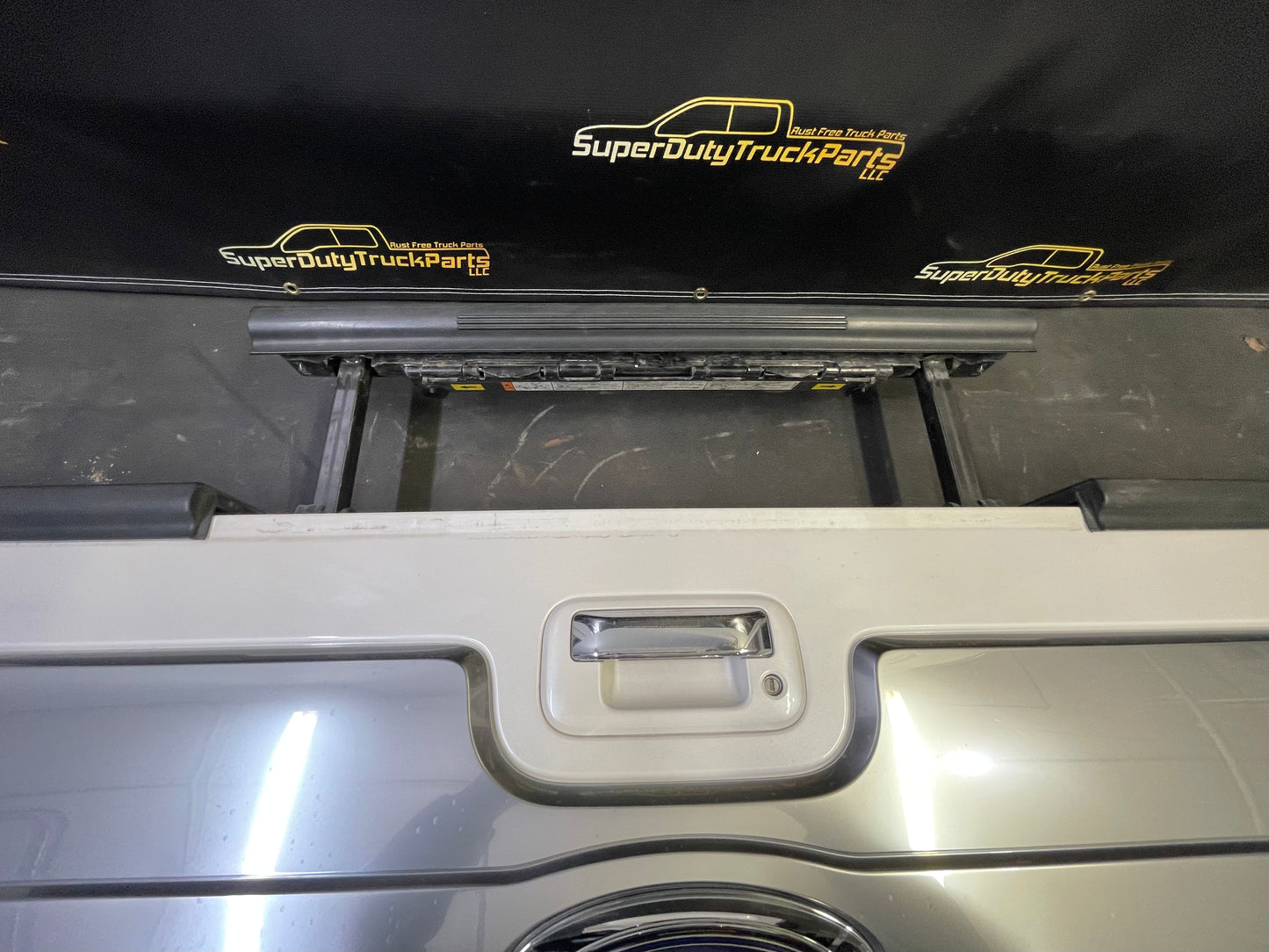 2013-2016 Superduty Platinum Tailgate Pearl White UG #12606