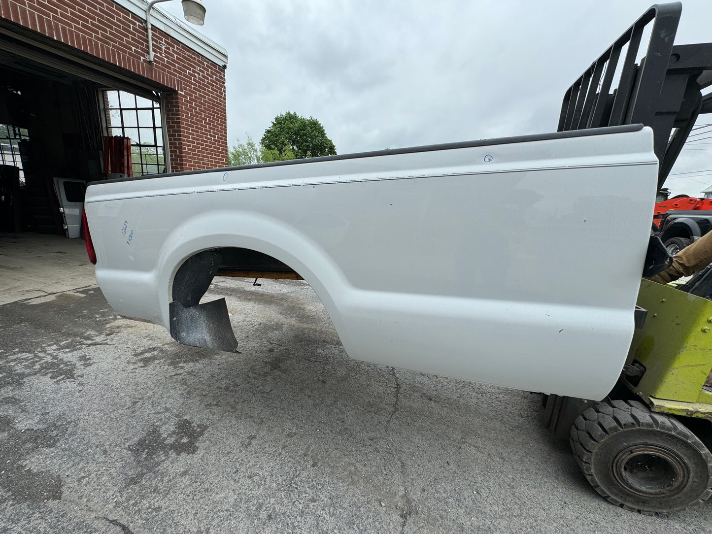 1999-2010 Superduty 8’ bed Oxford white #12629
