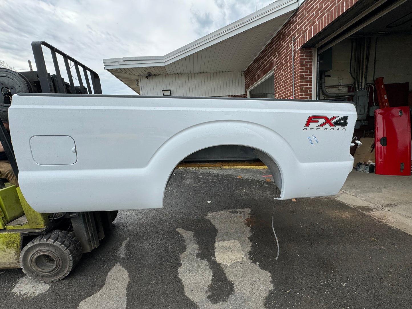 2011-2016 Superduty 8’ bed Oxford white #125100
