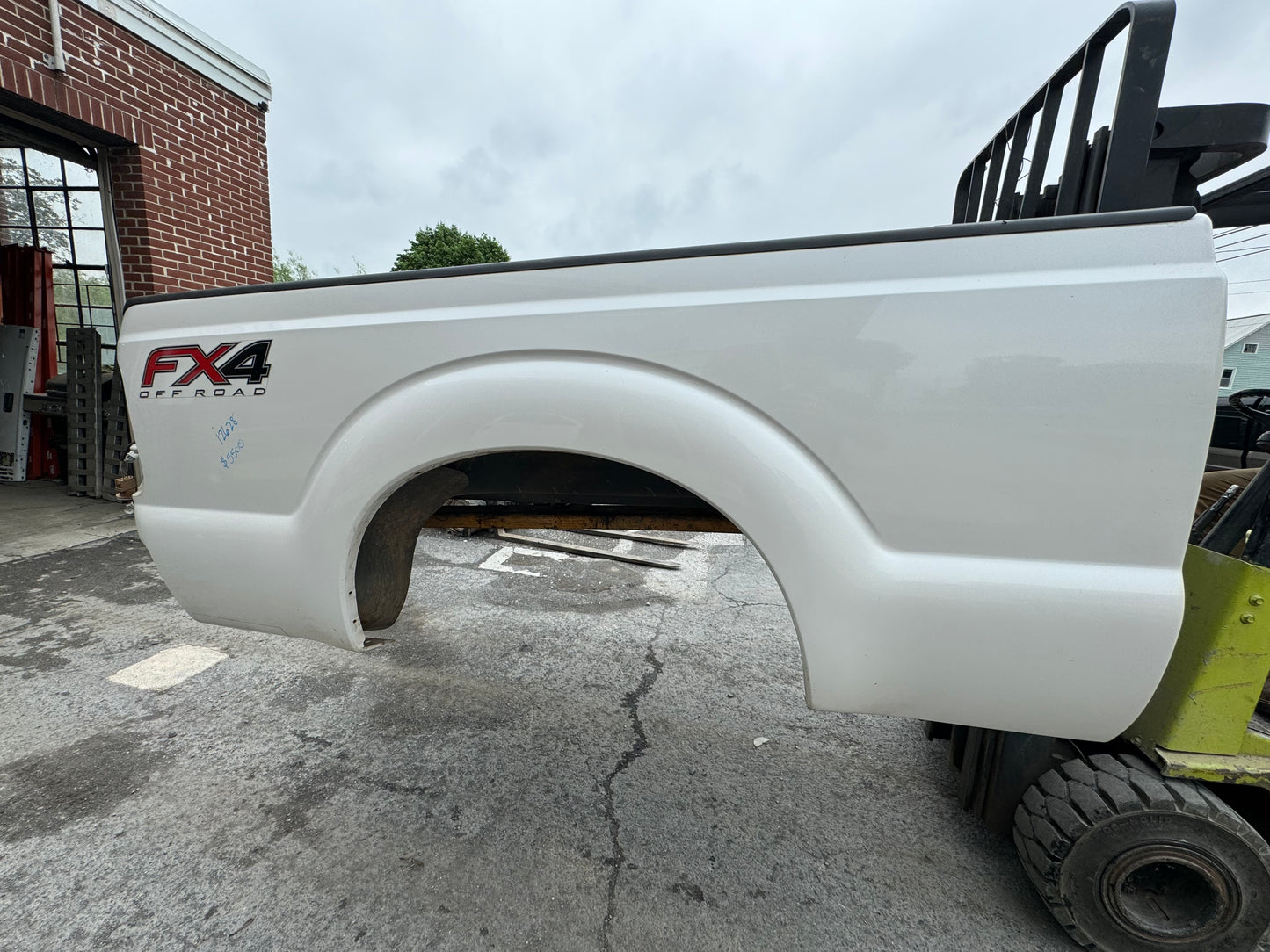 2011-2016 Superduty 6’9” bed pearl white code UG #12628