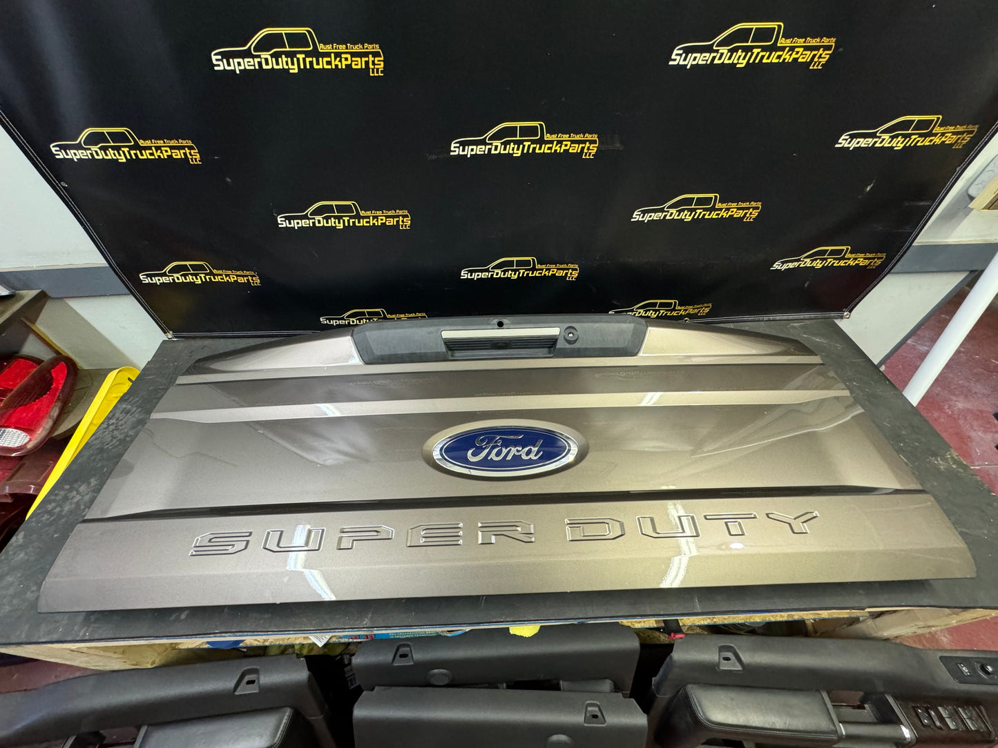 2017-2019 Superduty Tailgate- step, camera, hitch illumination, power release