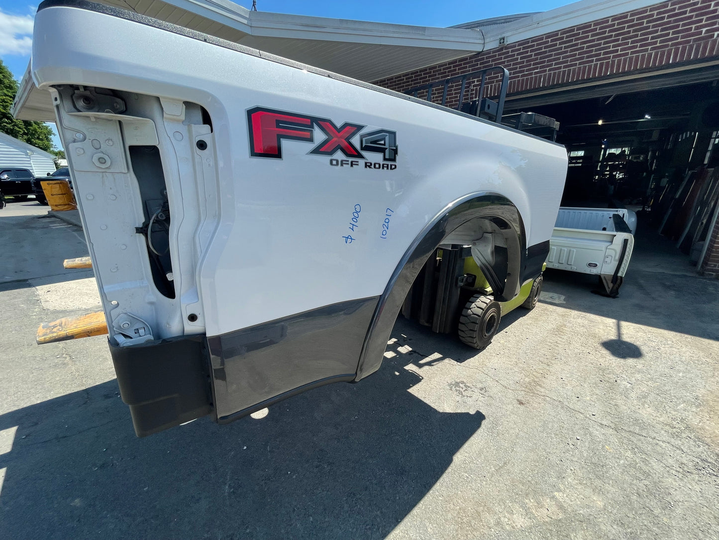 2017-2022 Superduty 6’9” pearl white/ caribou UG/H5 #102017