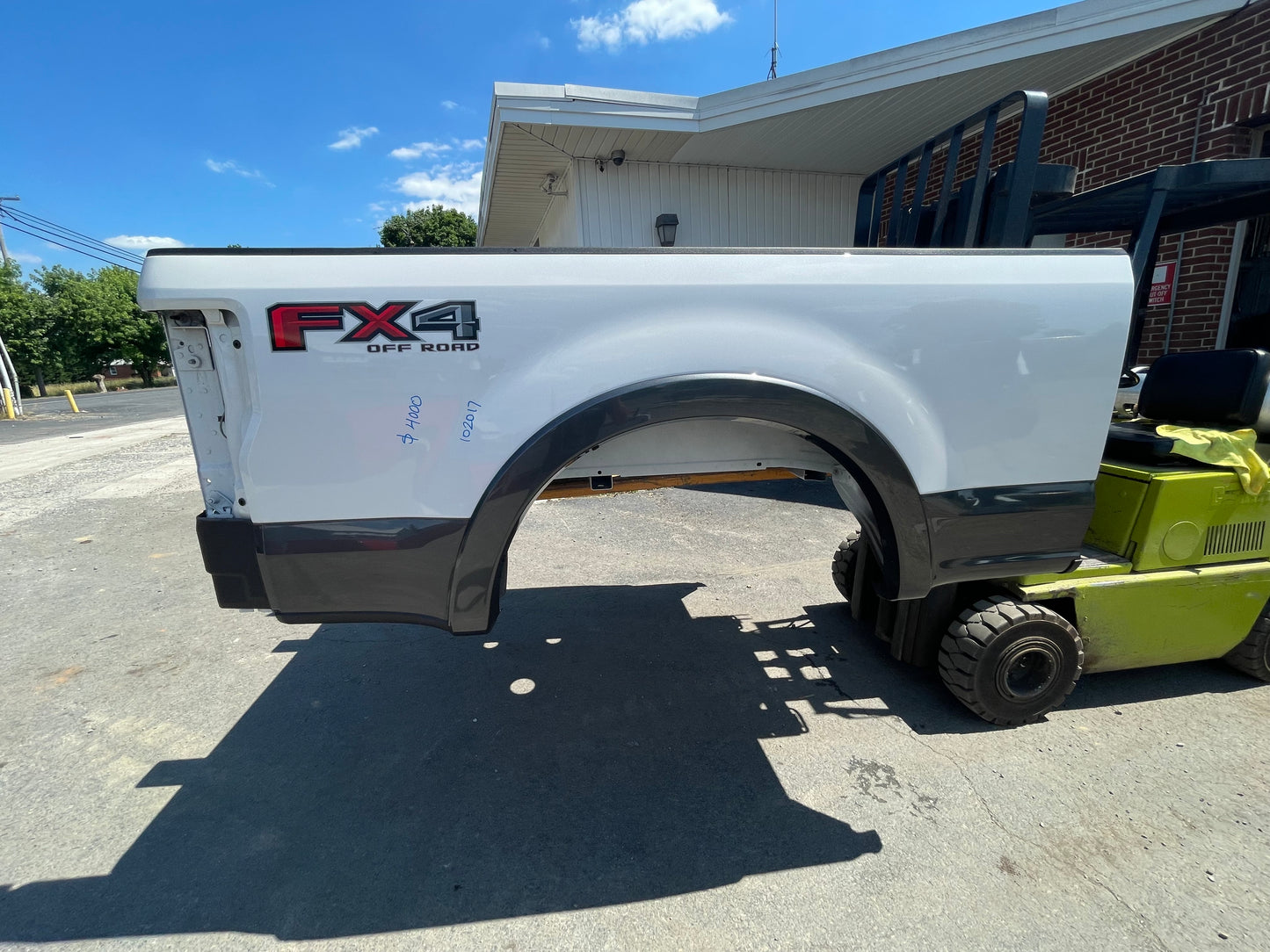 2017-2022 Superduty 6’9” pearl white/ caribou UG/H5 #102017