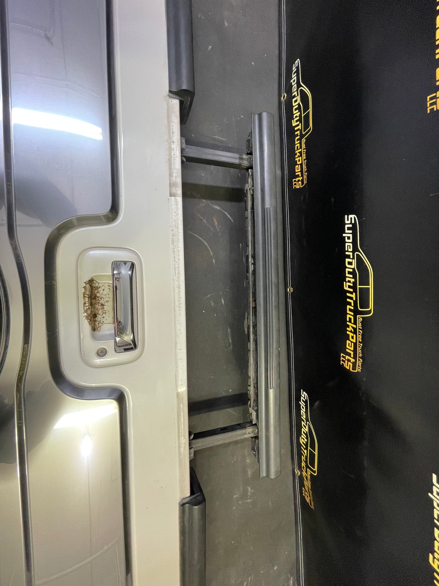 2013-2016 Superduty Platinum Tailgate Pearl White UG #12601