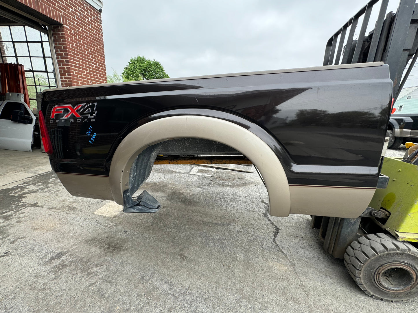 2011-2016 Superduty 6’9” kodiak brown/ adobe pale J1/LQ #12637