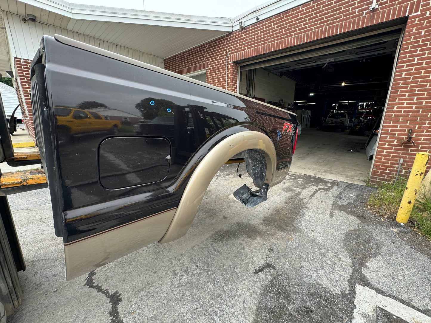 2011-2016 Superduty 6’9” kodiak brown/ adobe pale J1/LQ #12637