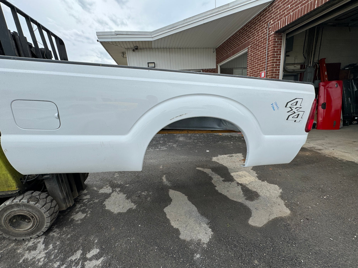 2011-2016 Superduty 8’ bed Oxford white #125102
