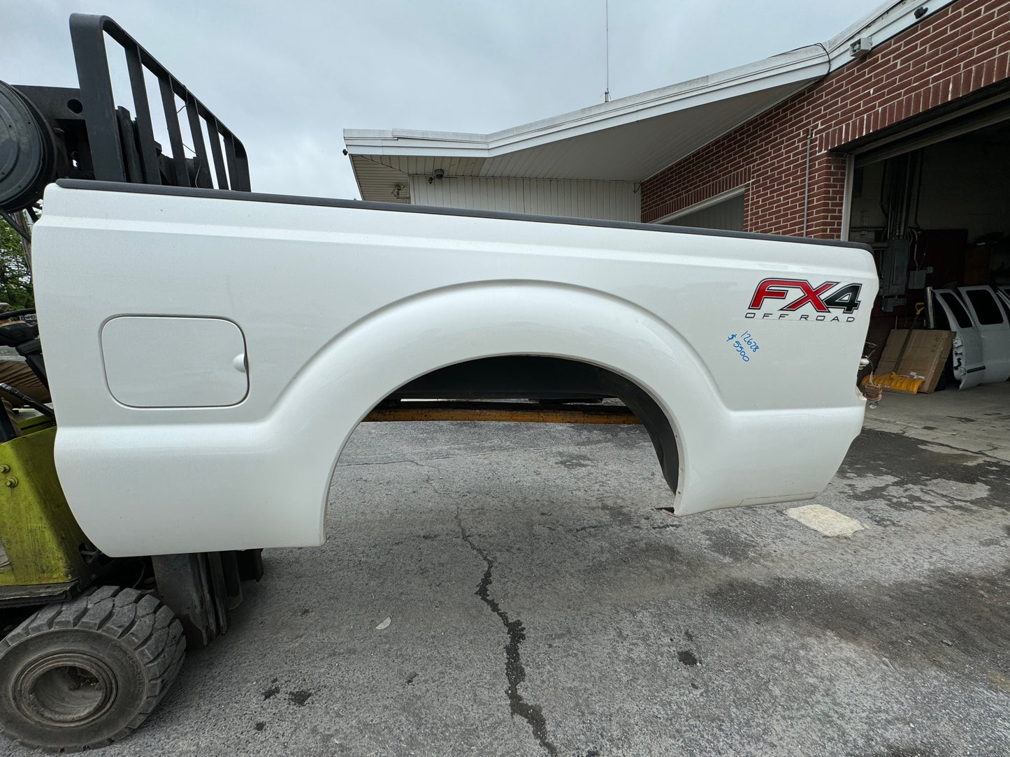 2011-2016 Superduty 6’9” bed pearl white code UG #12628
