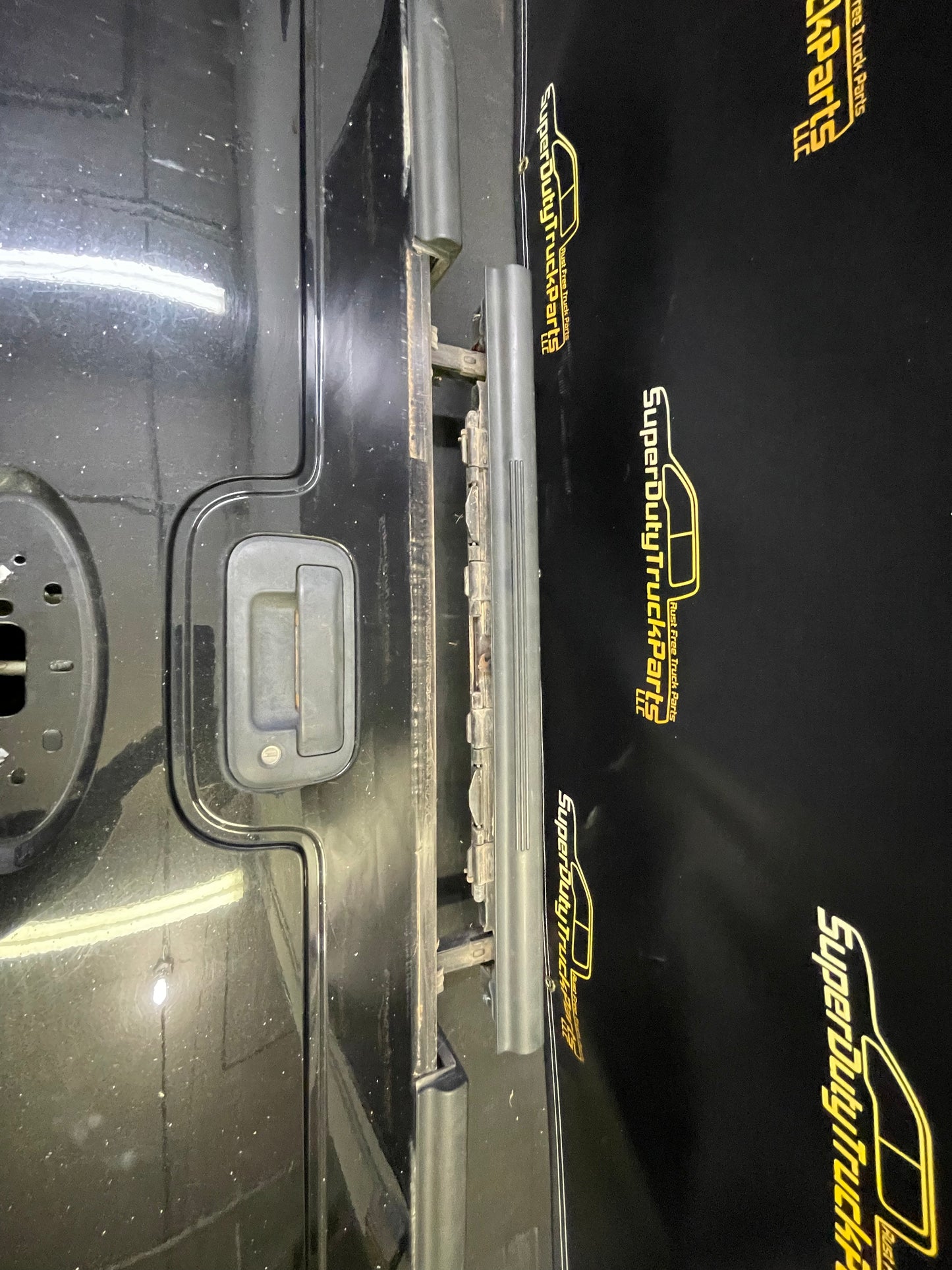 2011-2016 Superduty Tailgate w/ step Tuxedo Black UH