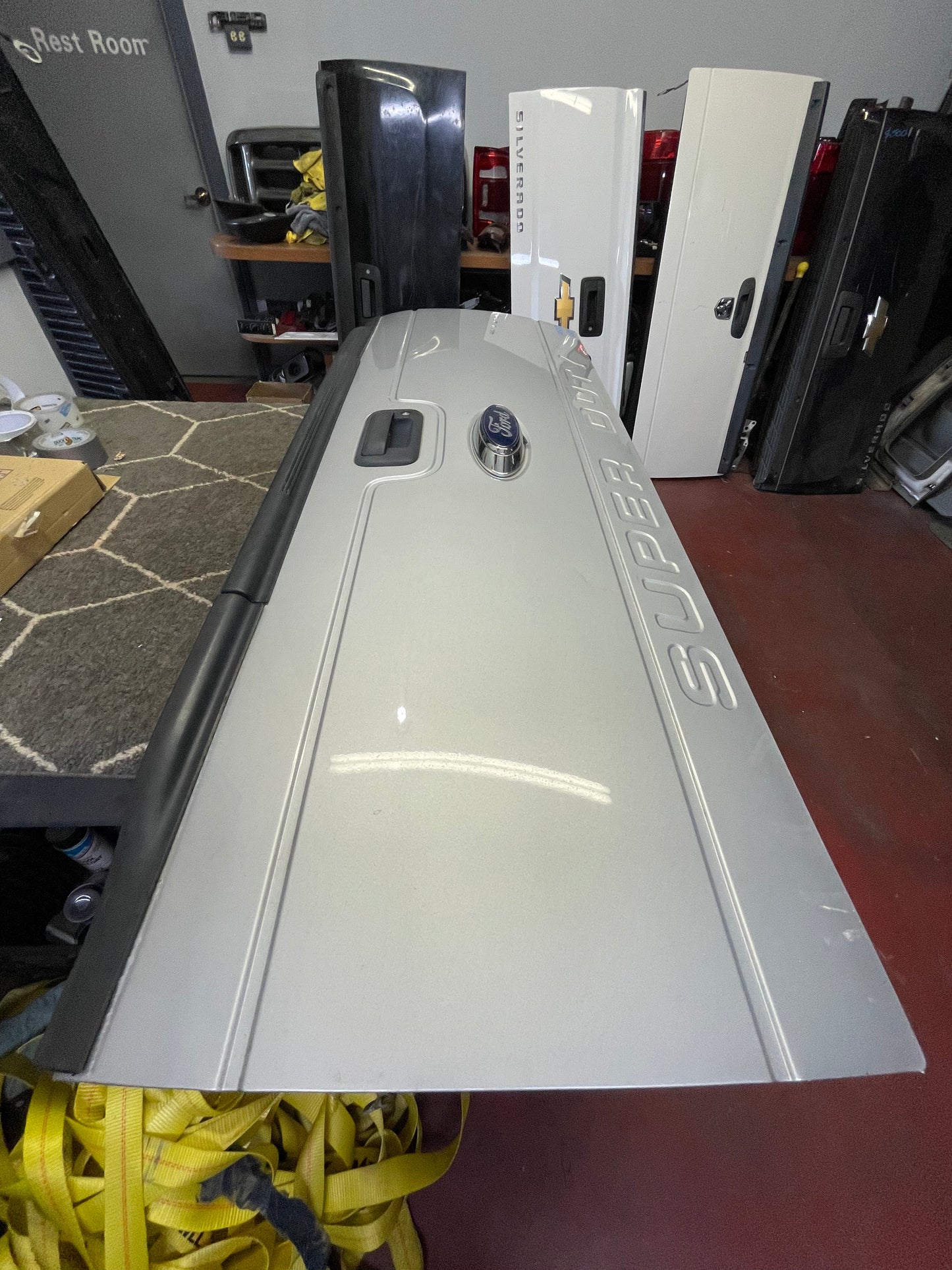 2013-2016 Tailgate with camera and step paint code UX