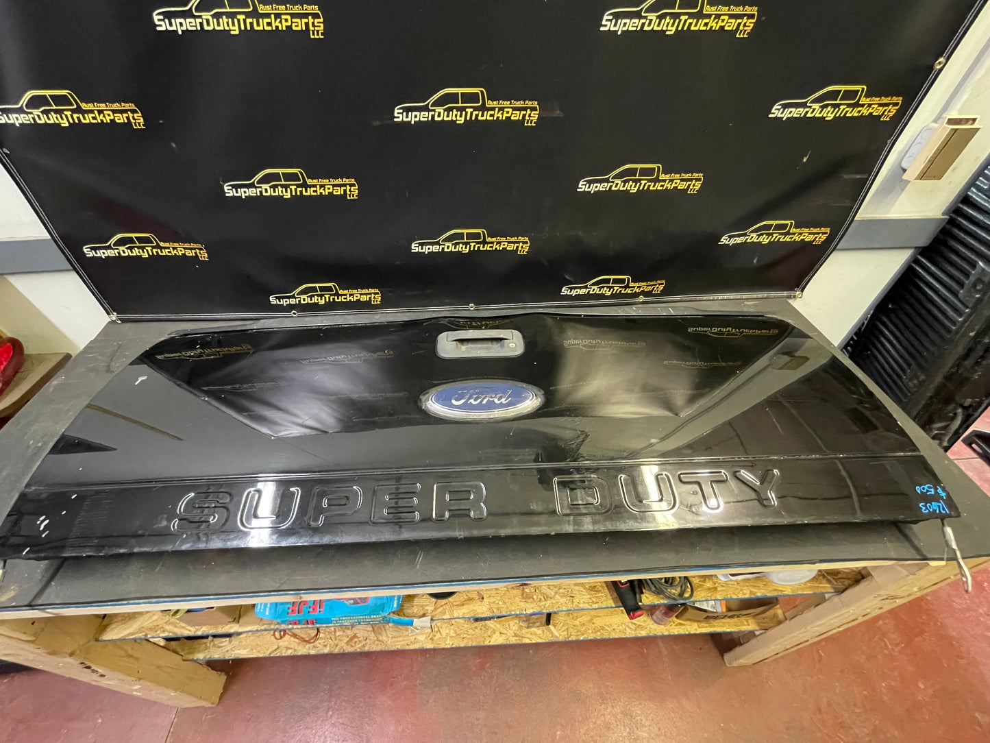 08-10 Superduty Tailgate no step no camera (fits 11-16) color UD