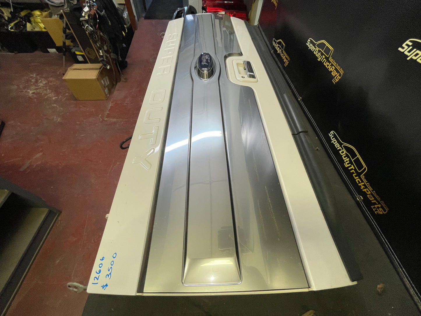 2013-2016 Superduty Platinum Tailgate Pearl White UG #12606