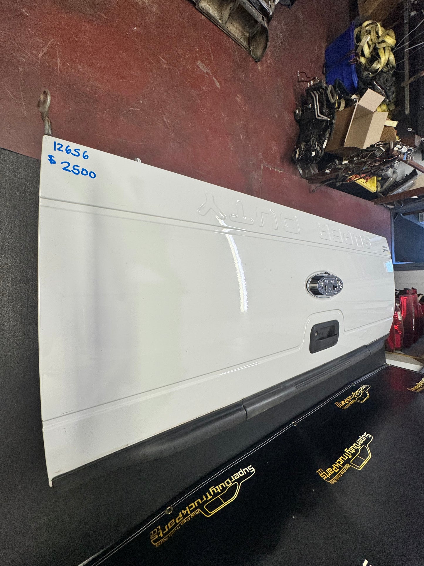 2013-2016 style Superduty Tailgate with step and camera Oxford white #12656