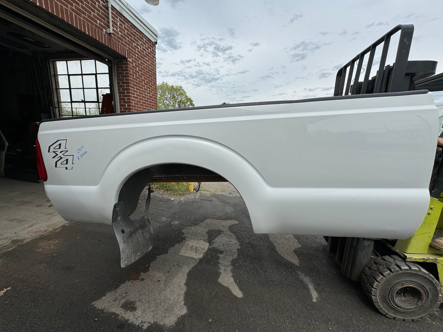 2011-2016 Superduty 8’ bed Oxford white #125101