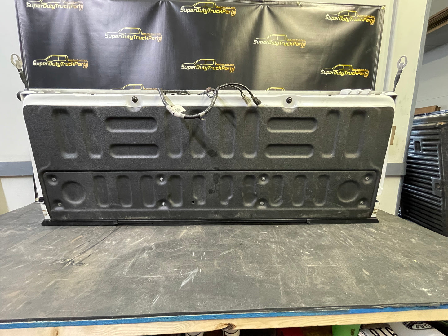 2020-2022 Superduty Tailgate Platinum Pearl White AZ #12619