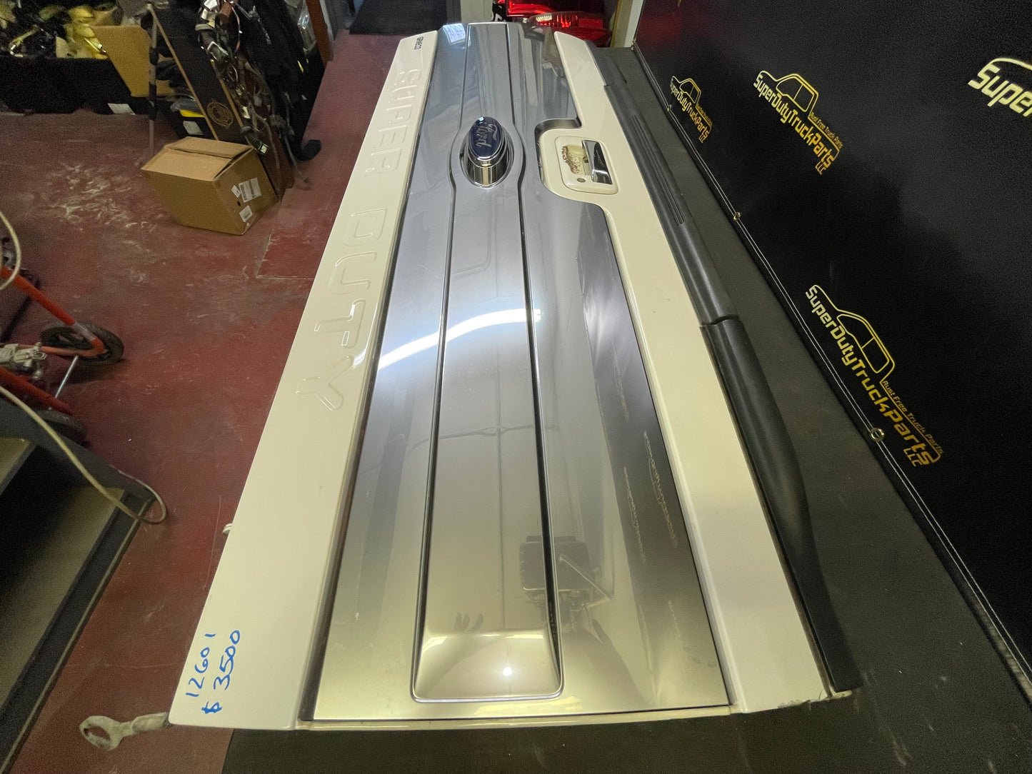 2013-2016 Superduty Platinum Tailgate Pearl White UG #12601
