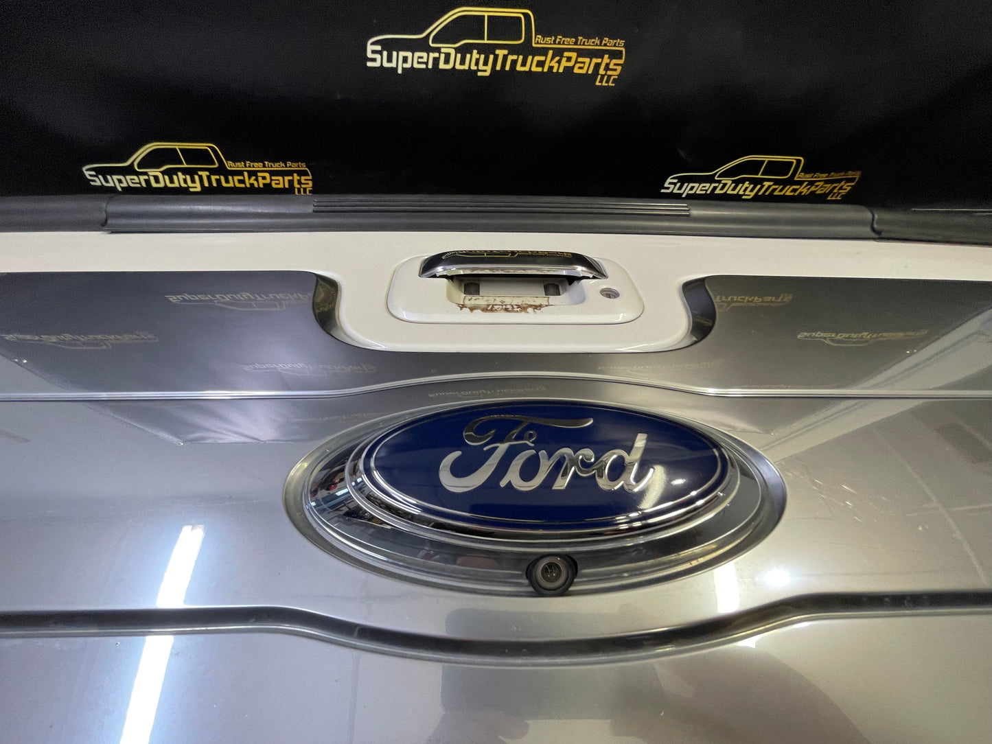 2013-2016 Superduty Platinum Tailgate Pearl White UG #12601