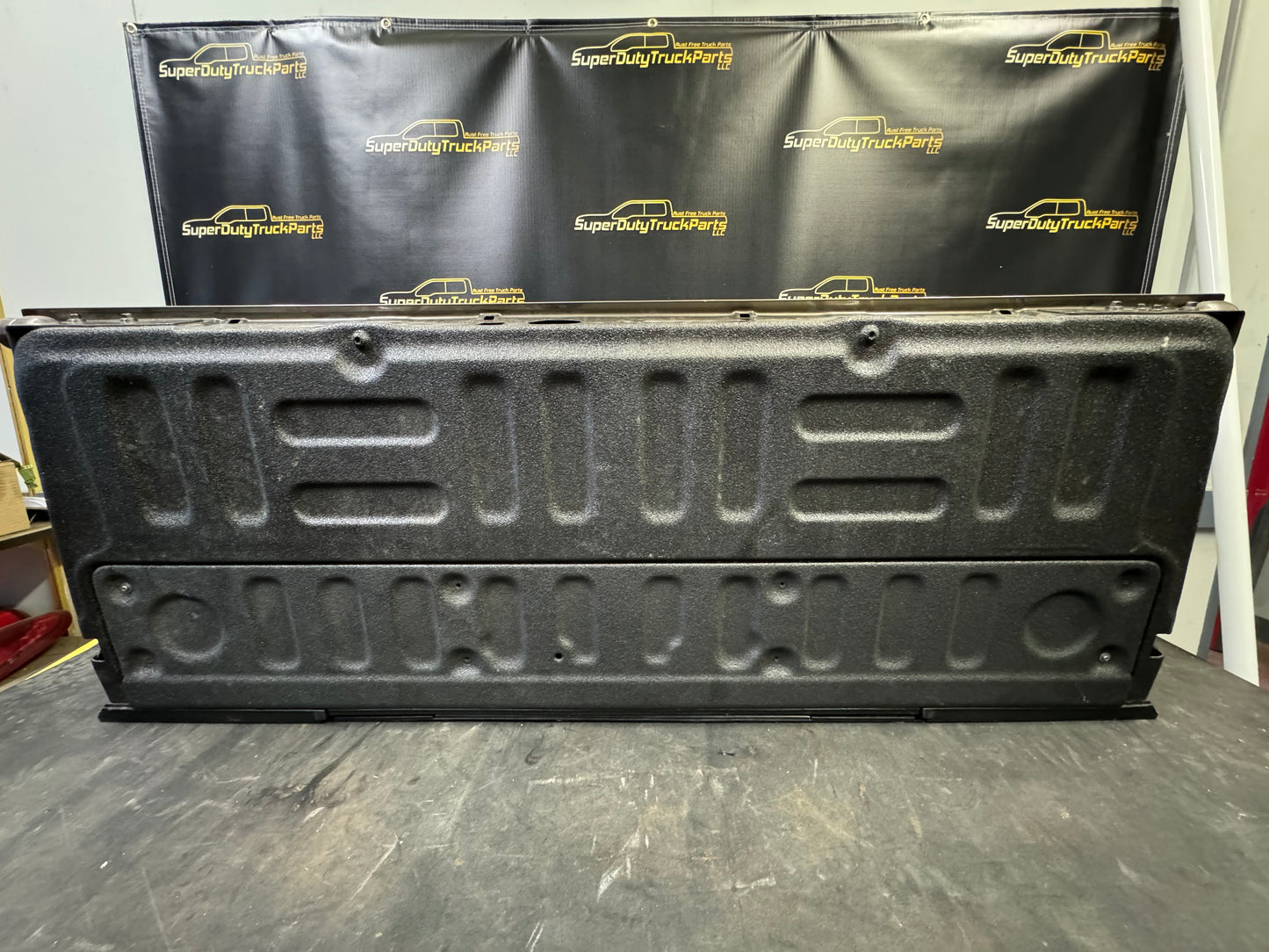 2017-2019 Superduty Tailgate- step, camera, hitch illumination, power release