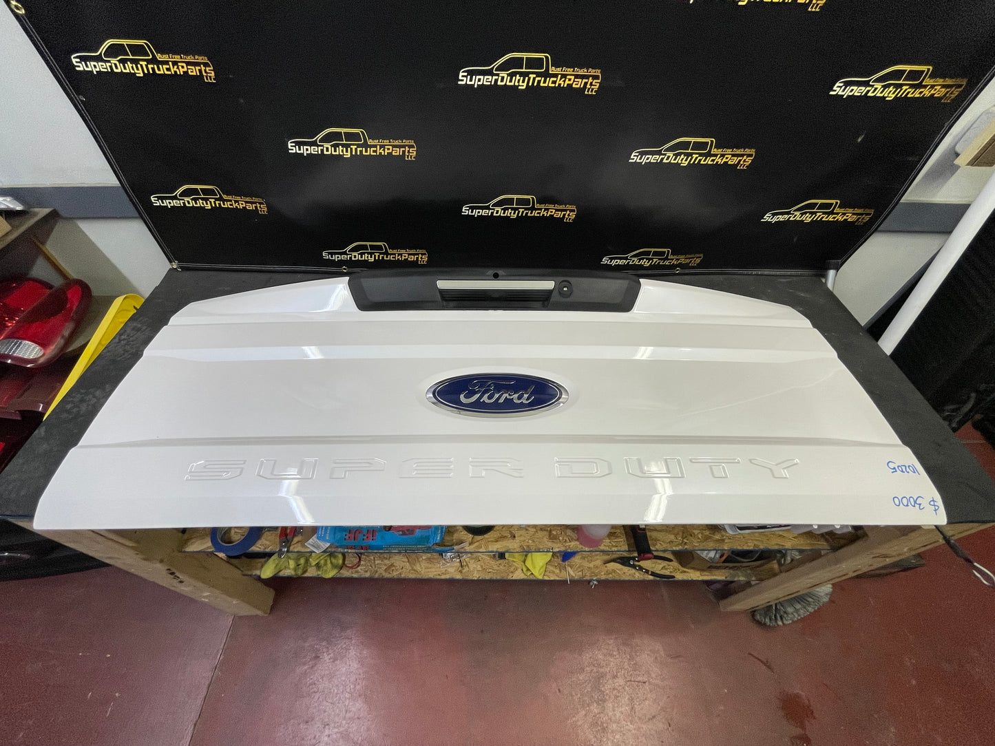 2017-2019 Superduty Tailgate Pearl white- step, camera, hitch illum, power release and locks #10205