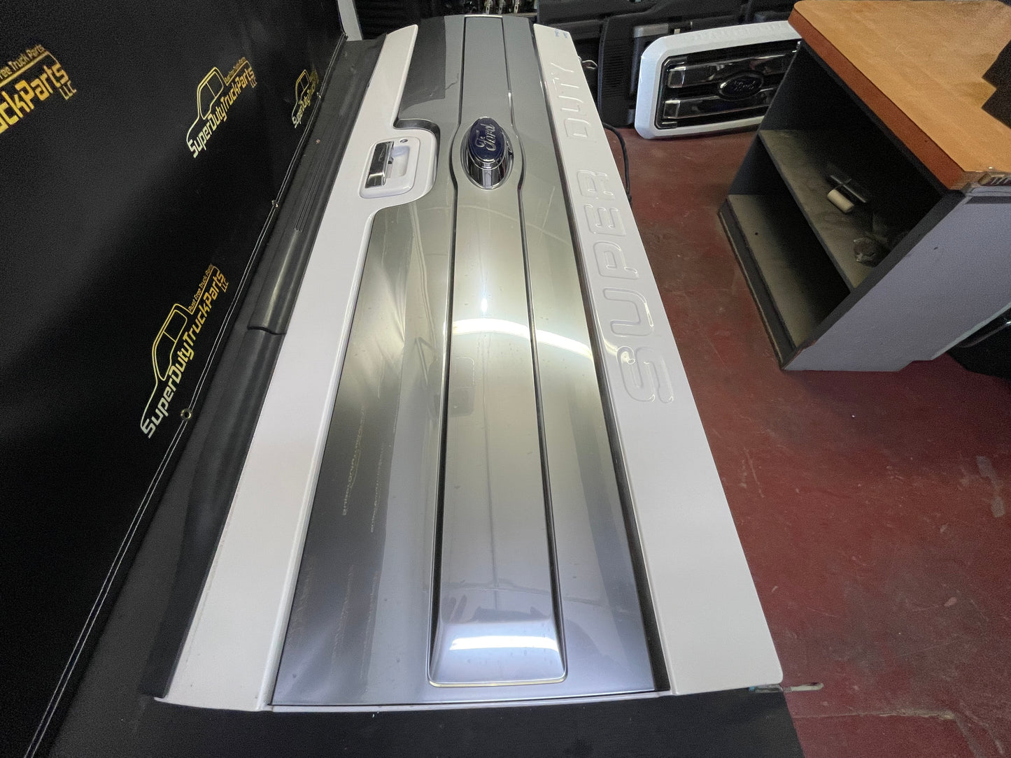 2013-2016 Superduty Platinum Tailgate Pearl White UG #12606