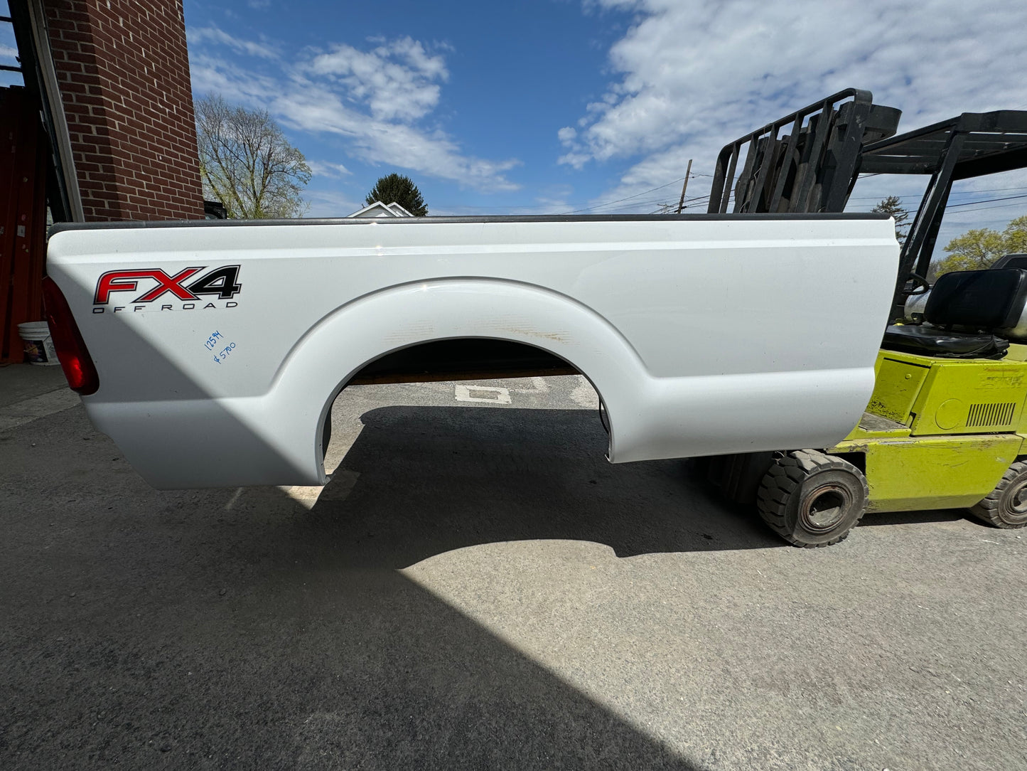 2011-2016 Superduty 8’ bed Oxford white #12594