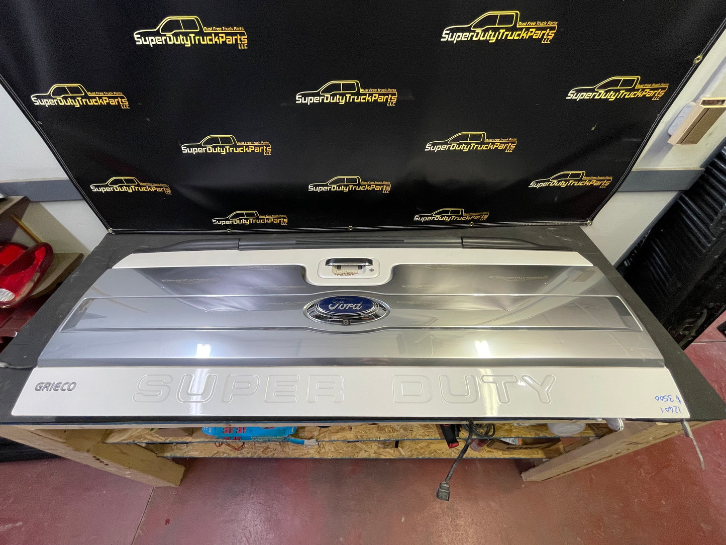 2013-2016 Superduty Platinum Tailgate Pearl White UG #12601