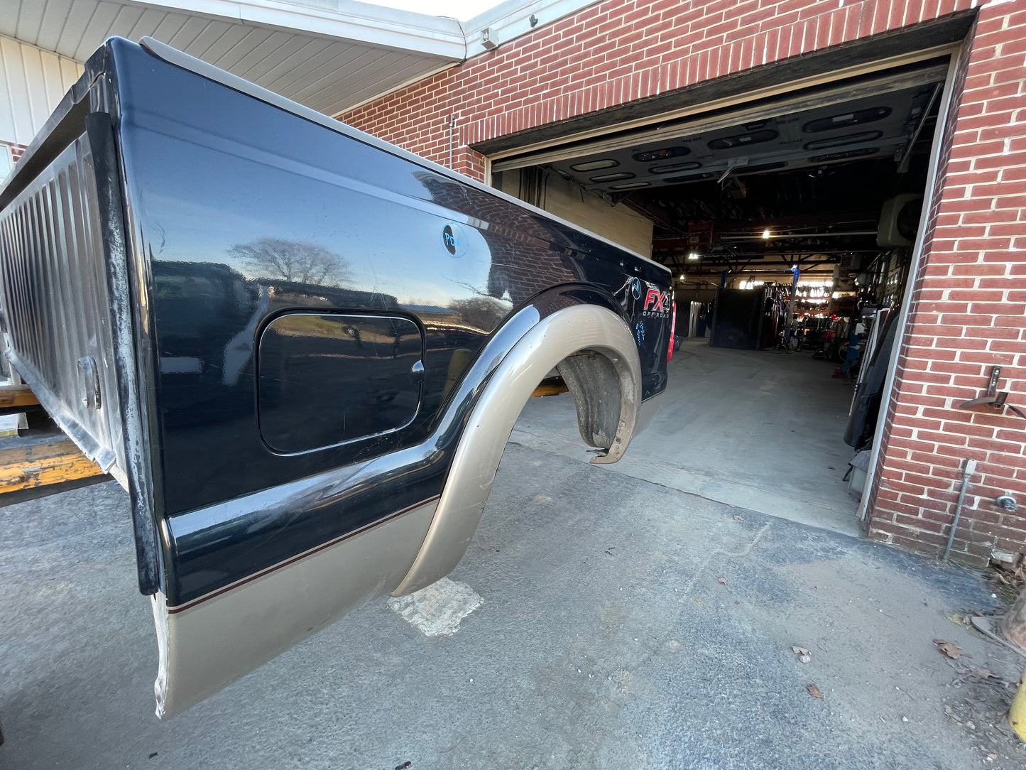 2011-2016 Superduty 6’9” Tuxedo black/ adobe UH/LQ #12326