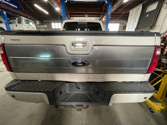13-16 Superduty Platinum Tailgate Pearl white UG (lower dmg pictured) #1063