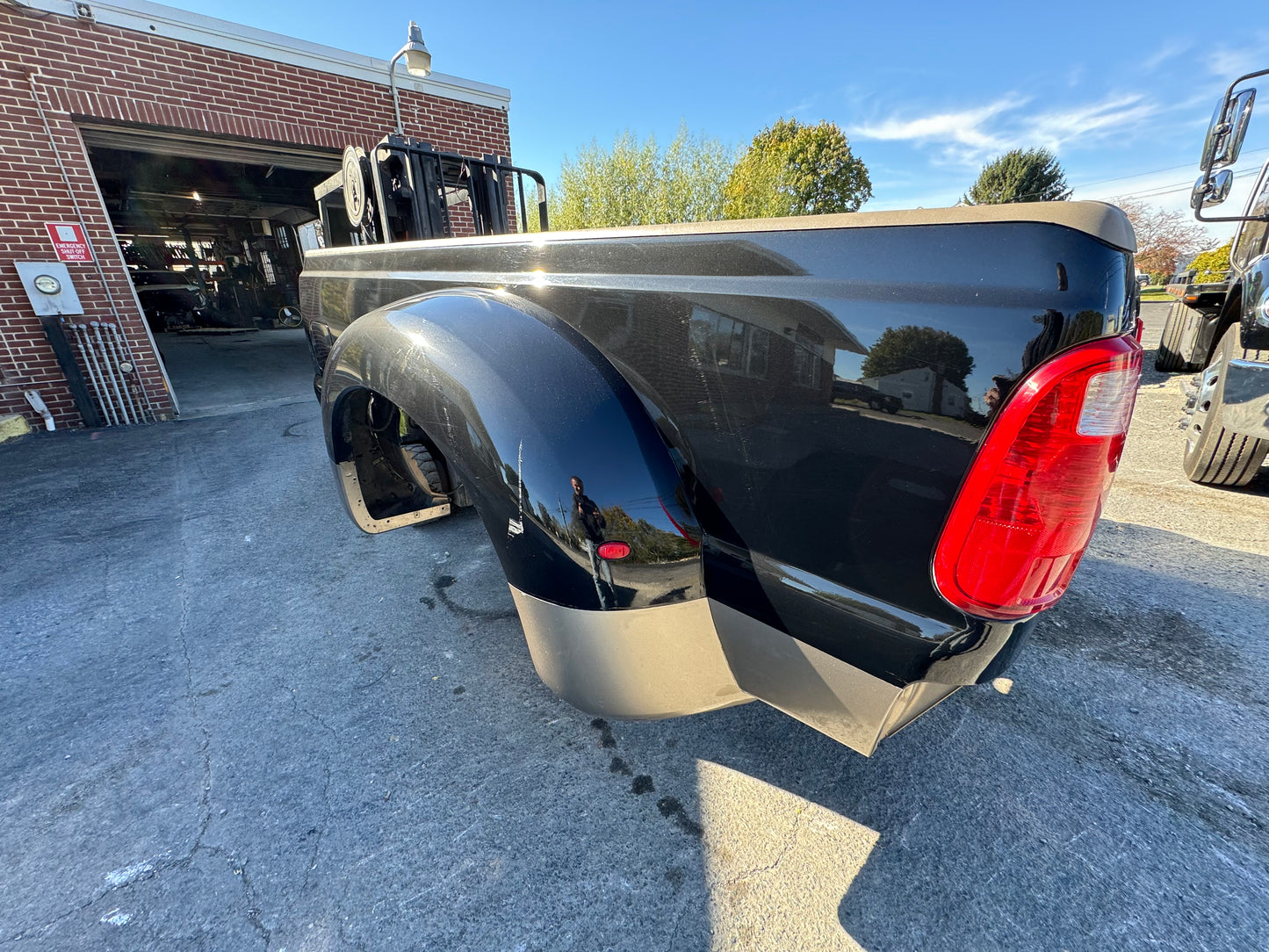 11-16 Superduty 8’ DRW Bed tuxedo black/ adobe #1082