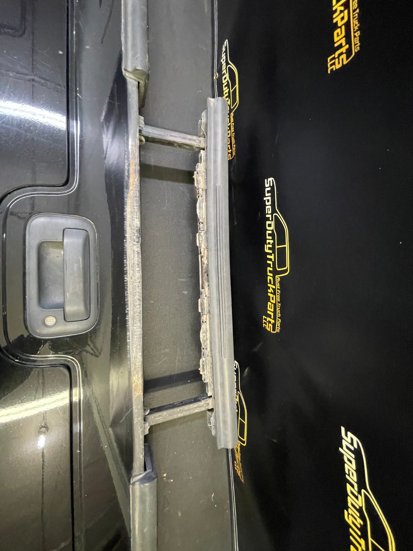 2011-2016 Superduty Tailgate w/ Step Tuxedo Black UH