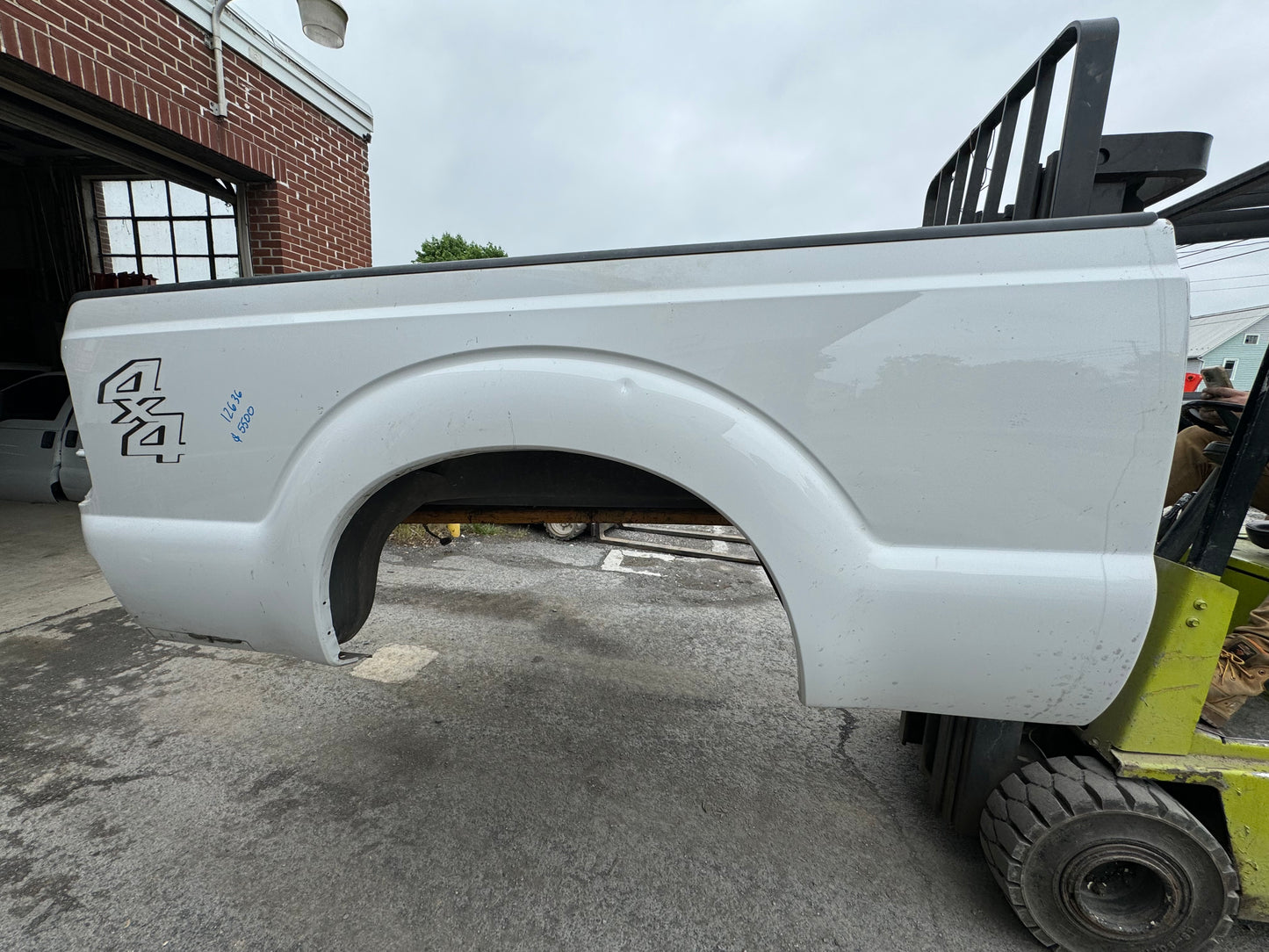2011-2016 Superduty 6’9” Oxford white #12636