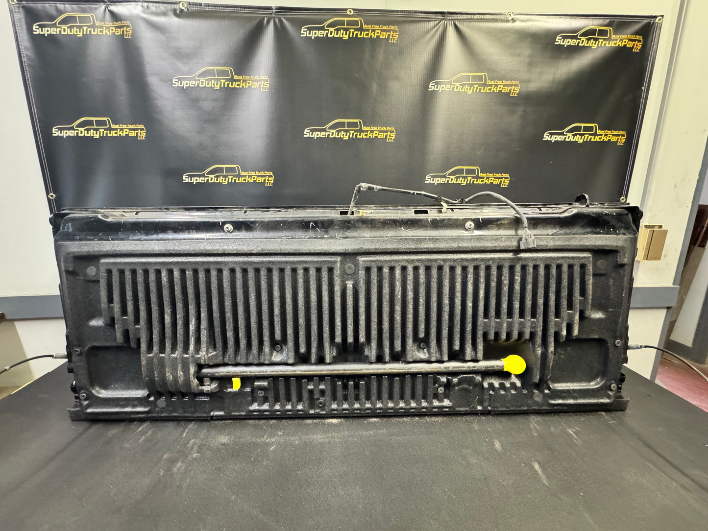 2013-2016 Superduty Platinum Tailgate with step and camera Tux Black #12657
