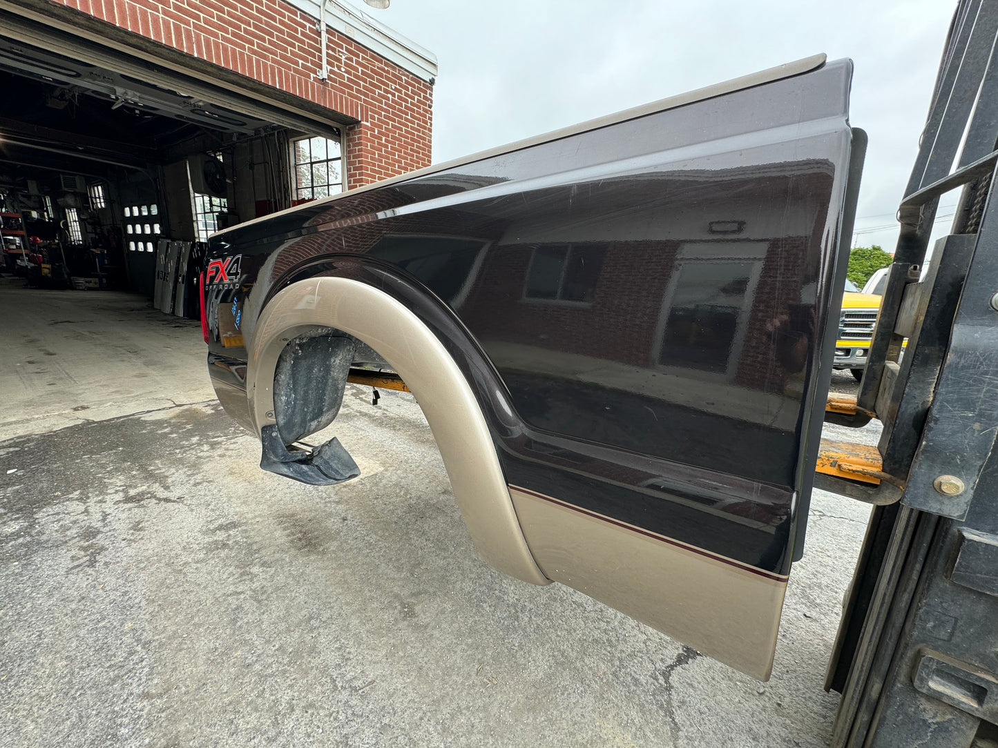 2011-2016 Superduty 6’9” kodiak brown/ adobe pale J1/LQ #12637