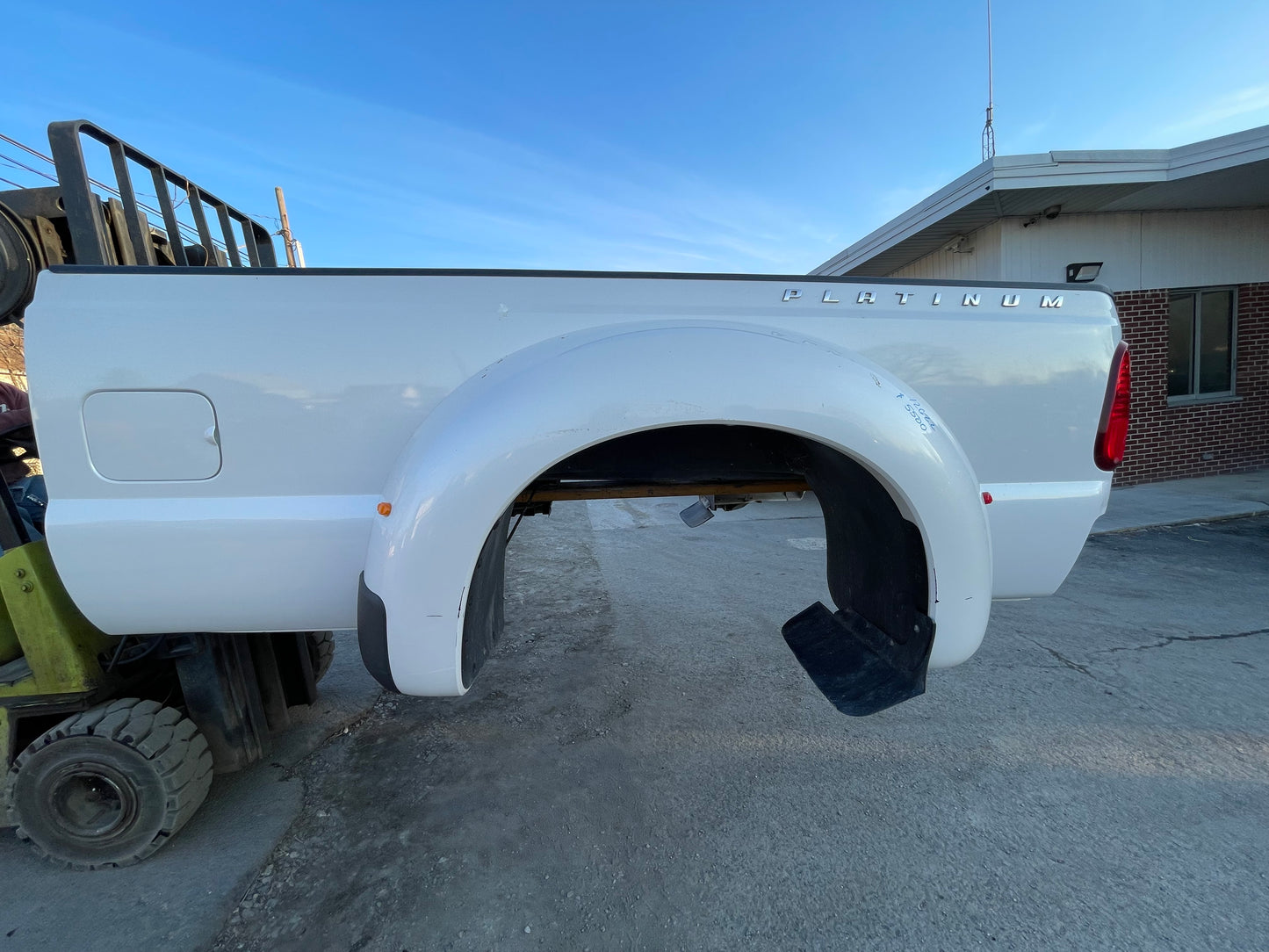 2011-2016 Superduty 8’ DRW Pearl White UG #12622