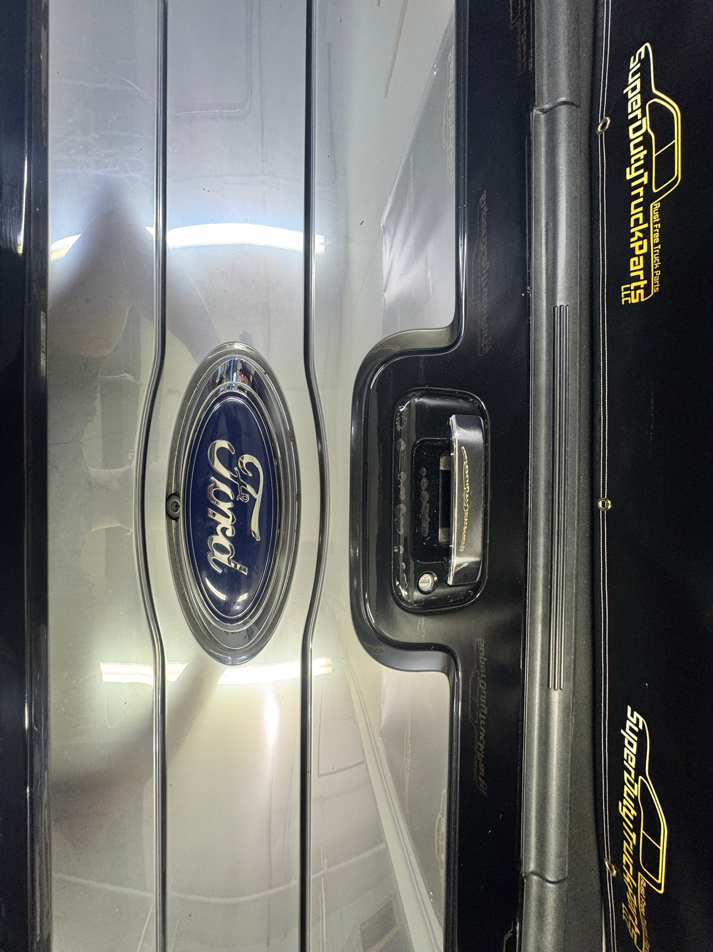 2013-2016 Superduty Platinum Tailgate with step and camera Tux Black #12657