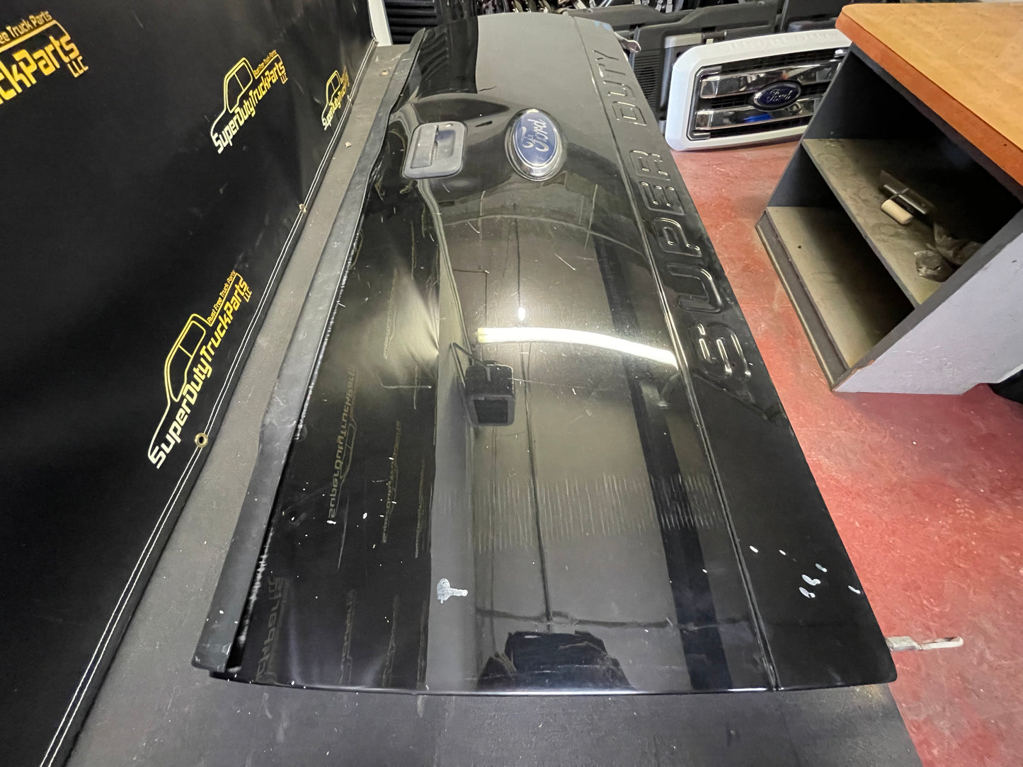 08-10 Superduty Tailgate no step no camera (fits 11-16) color UD