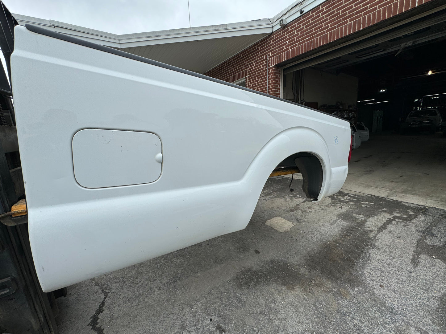 2011-2016 Superduty 8’ bed Oxford white #12634
