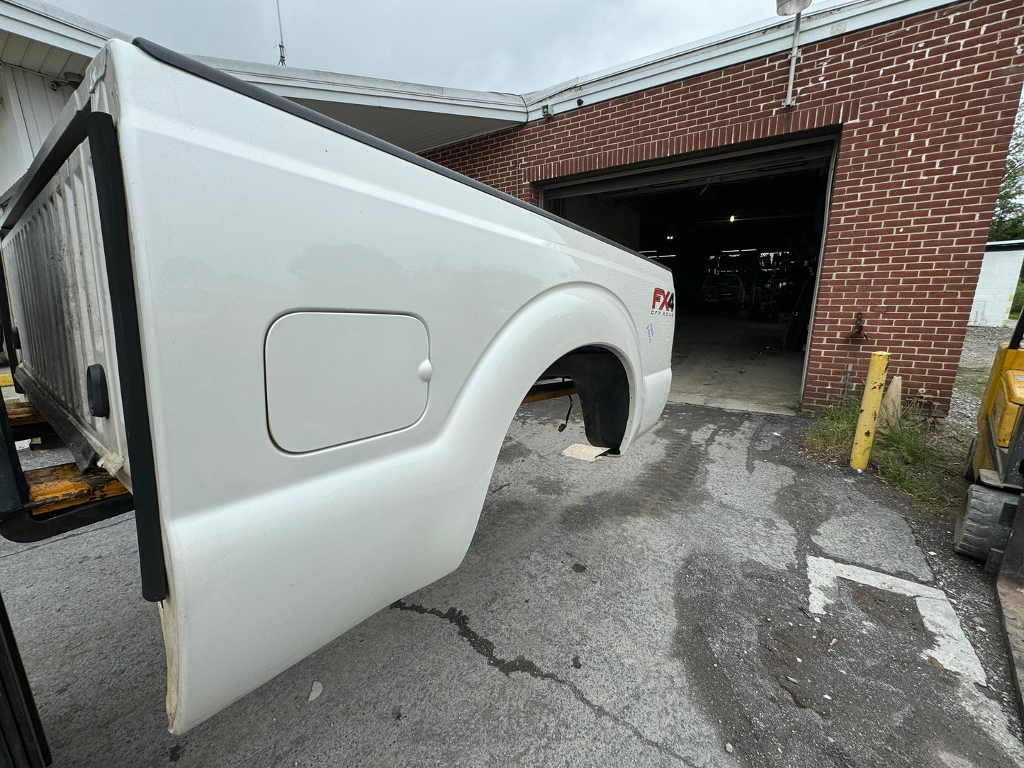 2011-2016 Superduty 6’9” bed pearl white code UG #12628