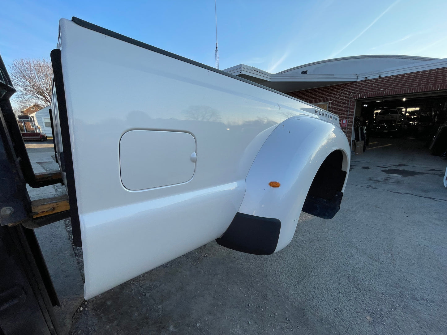 2011-2016 Superduty 8’ DRW Pearl White UG #12622