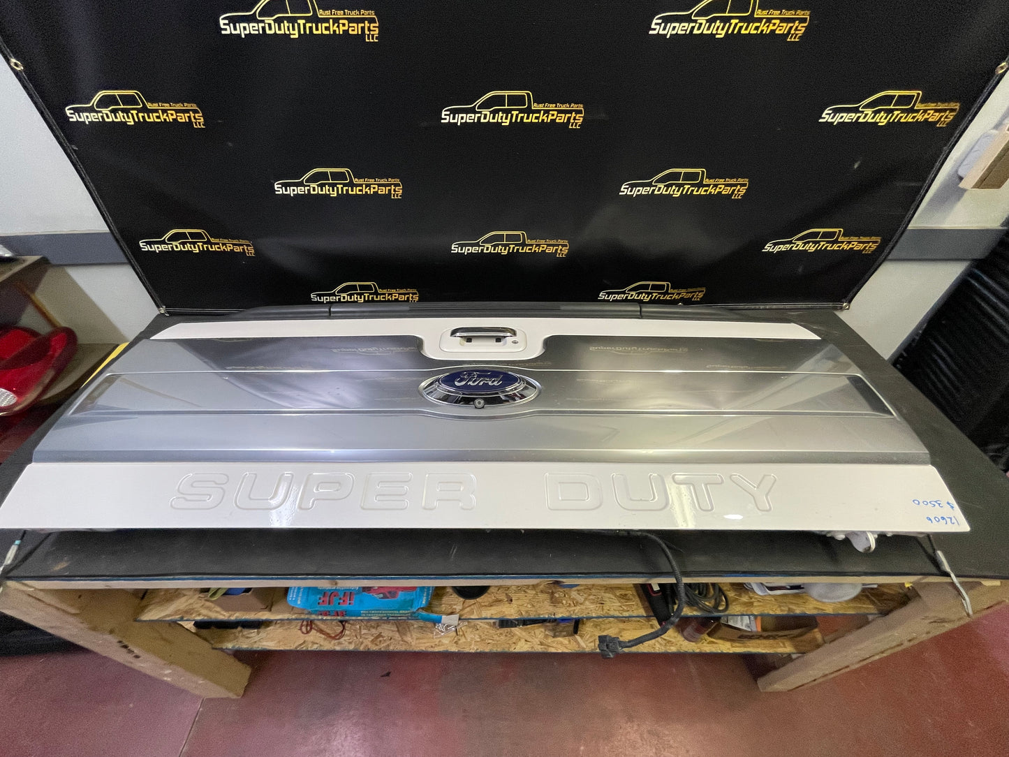 2013-2016 Superduty Platinum Tailgate Pearl White UG #12606
