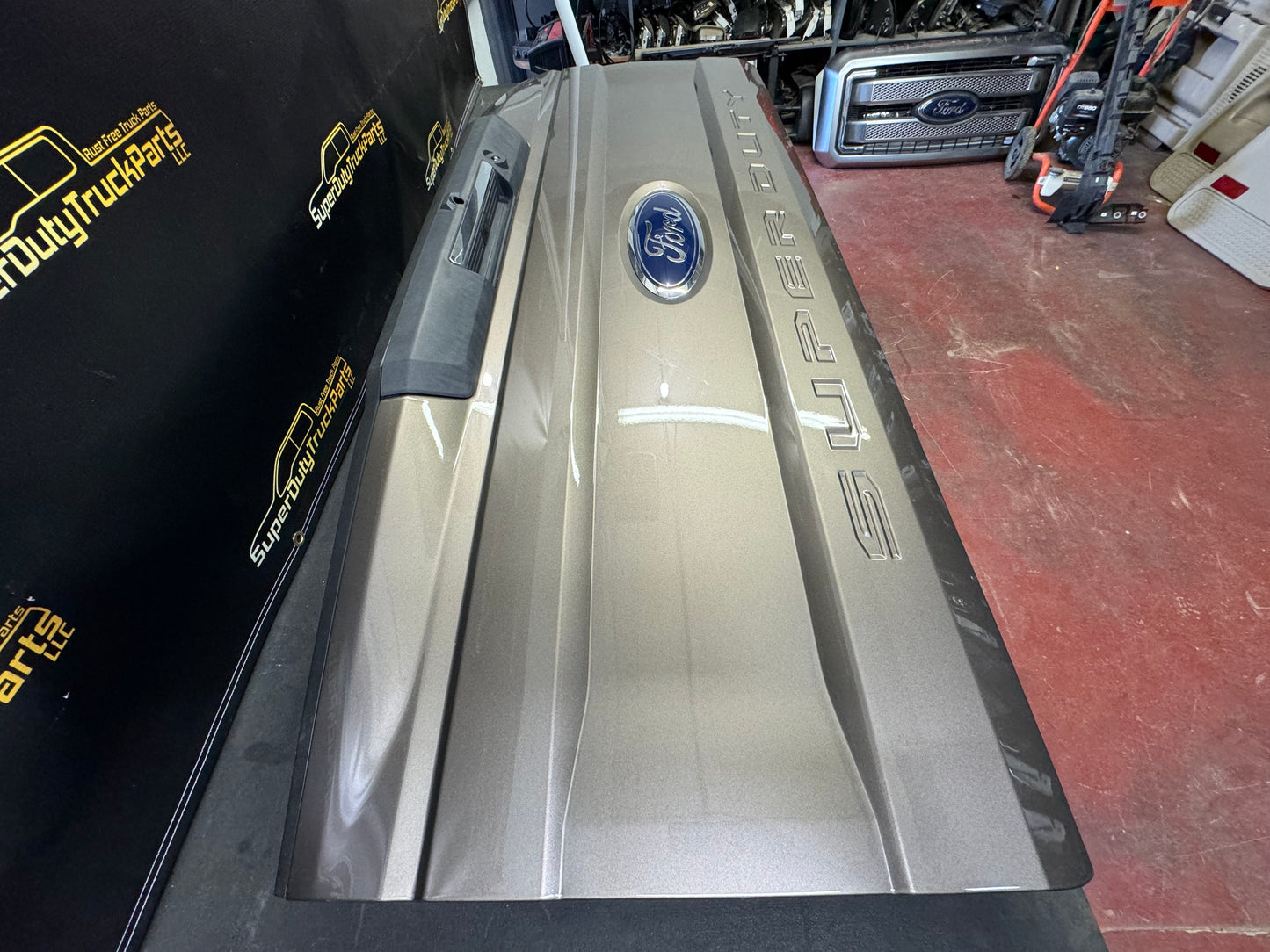 2017-2019 Superduty Tailgate- step, camera, hitch illumination, power release