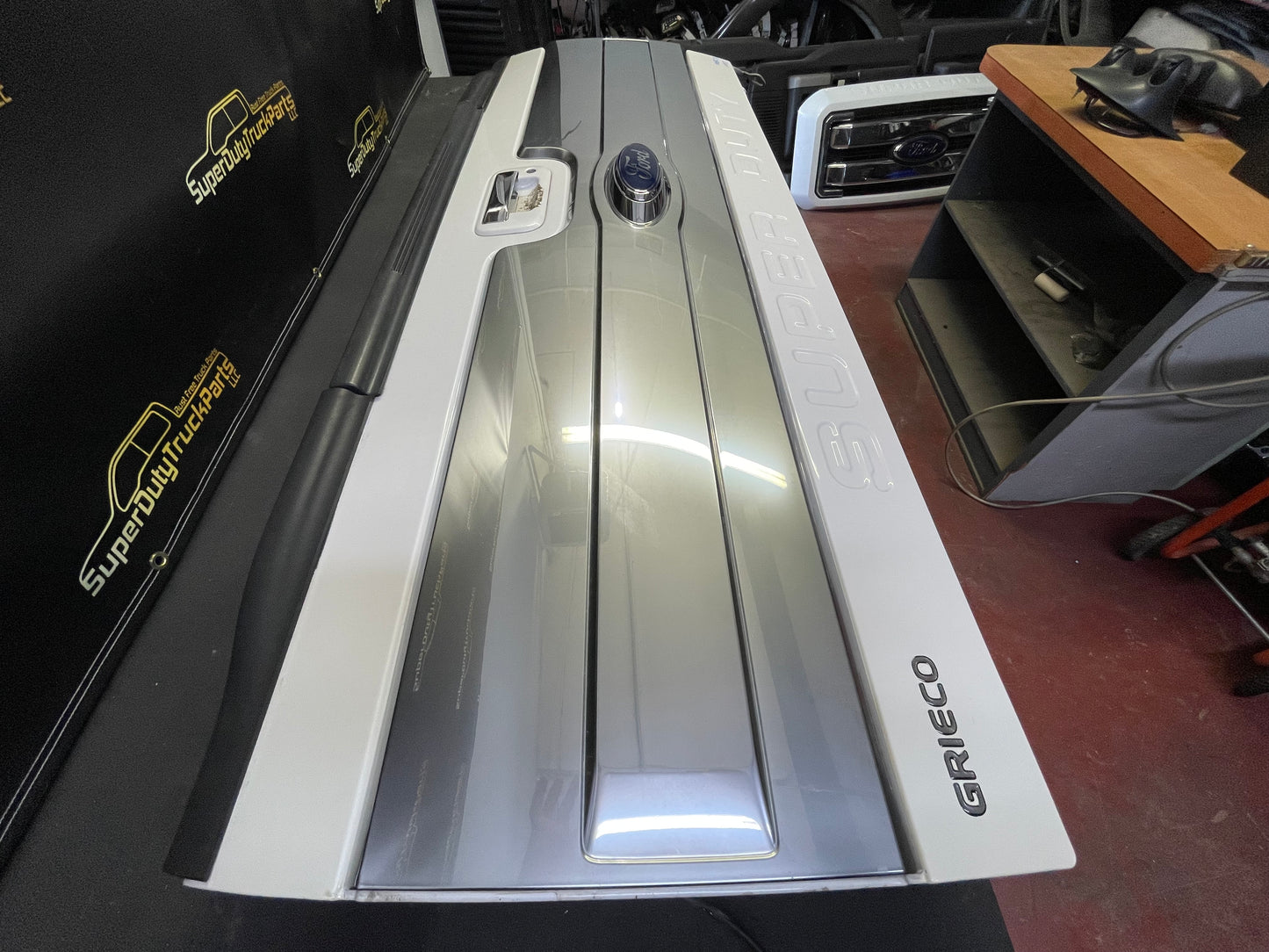2013-2016 Superduty Platinum Tailgate Pearl White UG #12601