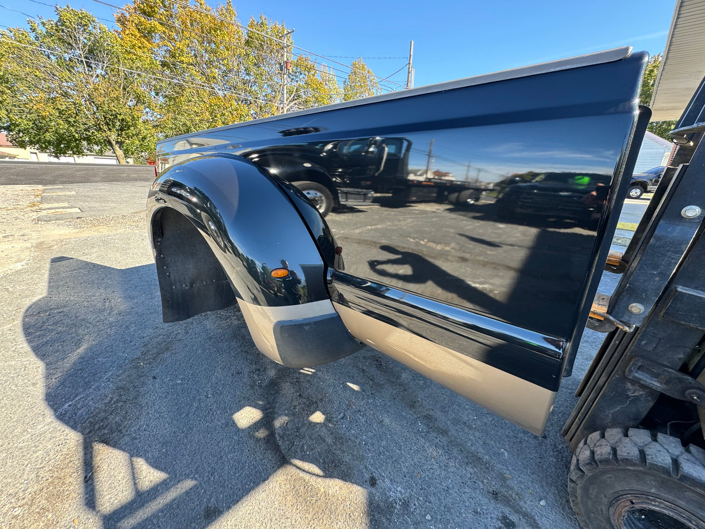 11-16 Superduty 8’ DRW Bed tuxedo black/ adobe #1082