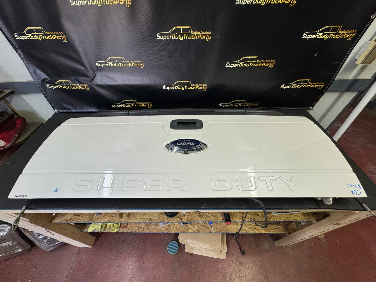 2013-2016 style tailgate step and camera pearl white UG #12621